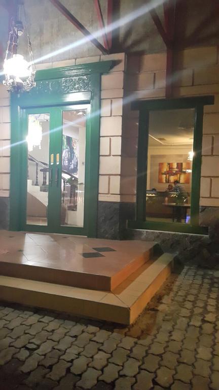 Le Paradis Hotel Palembang Exterior photo